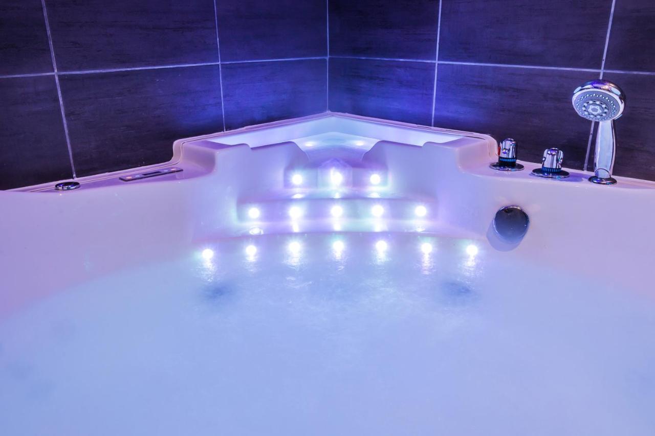Escapade En Bord De Mer Avec Sauna Et Spa Prives 比尼克 外观 照片